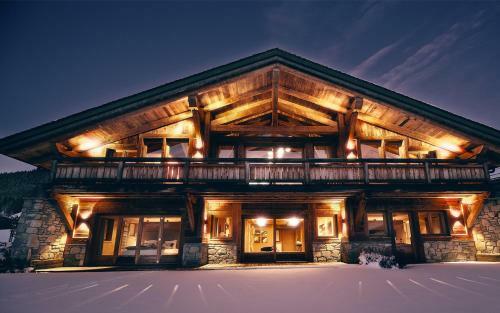 Chalet Rock And Stars