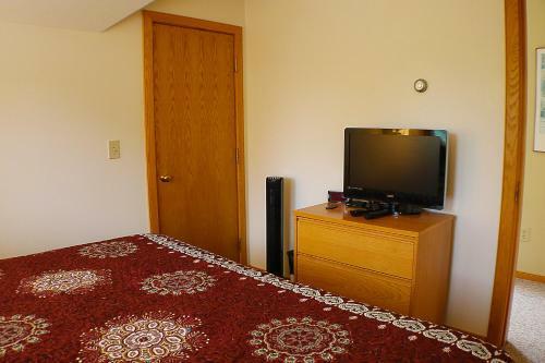 Cozy Two Bedroom Two Bathroom Condo J11