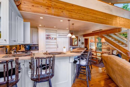 Little Belles Mountain Retreat