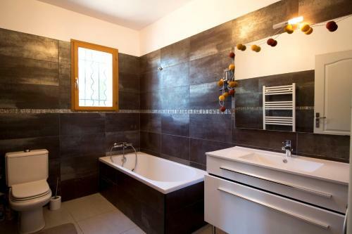 Villa Jolie Maison Avec Piscine � 10min D?aix Enprovence
