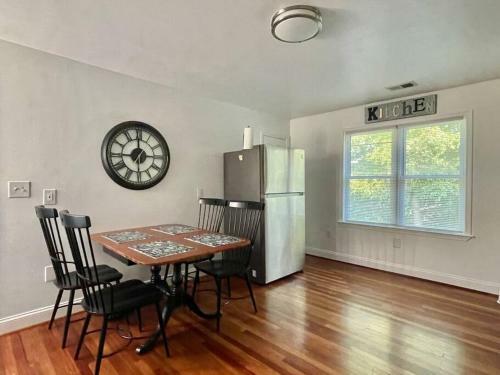Brand New, Cozy, Modern, One-bedroom Apartment