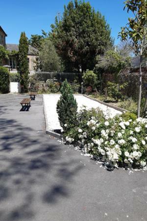 Cottage Dans Ancienne �cole de 1850 Piscine Chauff�e - 2 � 4 Pers.