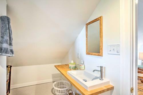 Bayside Deltaville Retreat With Beach And Grill!