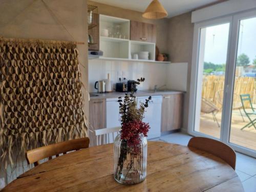 La Cabane de Jeanne ~ 10 Minutes � Pied de L'oc�an