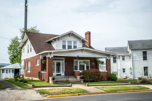 Charming 1932 Craftsman - The Bohannon House