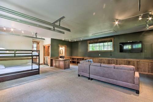 Modern Alpine Home On Prospector Golf Course!