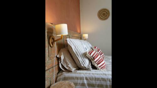 Hostal Room In Guest Room - Bed And Breakfast Les Bruyeres