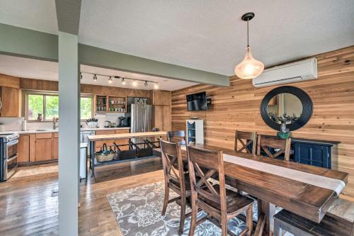 Bright And Airy Home With Sweeping View And Hot Tub