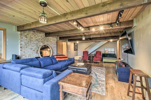 Bright And Airy Home With Sweeping View And Hot Tub