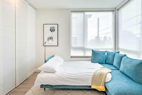 Sleek Townhome In Ballard With Rooftop Deck!