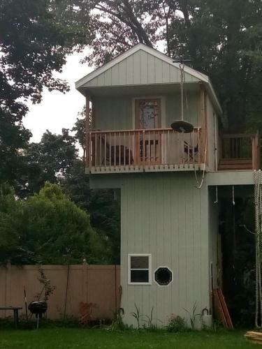 Victoria Updated Rustic Duplex Apartment