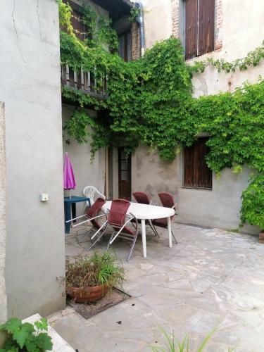 Apartamento Studio Avec Terrasse Amenagee Et Wifi A Neris Les Bains C