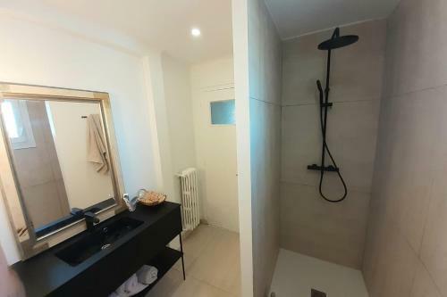 Spacious Apartment 7min From The City!