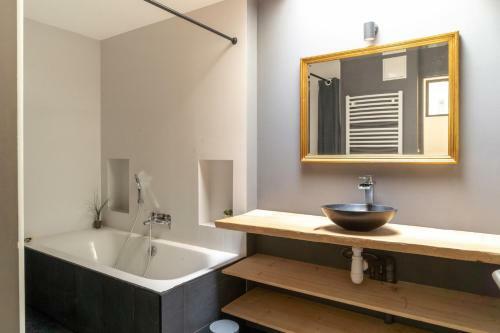 Charmante Maison De Plain-pied Et Son Jardin Fleuri