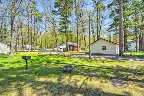 Convenient Cabin With Access To 3 Boat Docks!