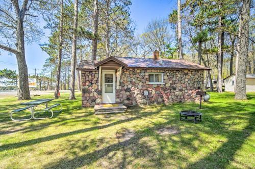 Convenient Cabin With Access To 3 Boat Docks!