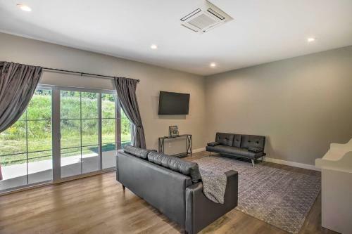 Picturesque Gem, Walk To Racetrack And Lakes!
