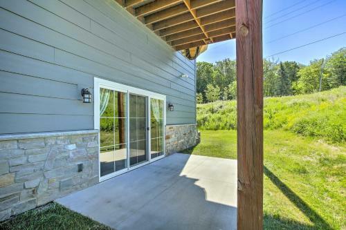 Picturesque Gem, Walk To Racetrack And Lakes!