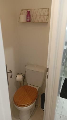 Charmante Maison de Ville Avec Parking Priv�