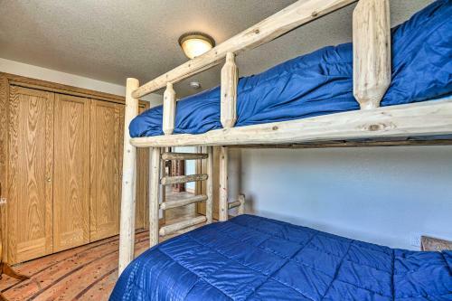 Lakefront Home With Waterslide And Trampoline!