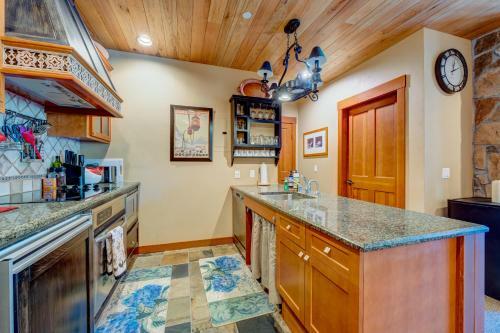 Village At Palisades Tahoe #2216