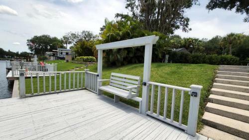 River Ranch Full Hook Up Waterfront Rv Campsite With Shade, Firepit, Grill And Private Dock