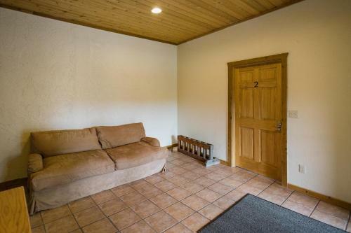 49617 Hwy 550 - Inn Full Listing