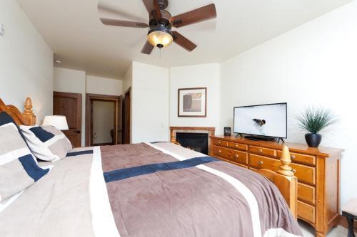 Peregrine Point 205