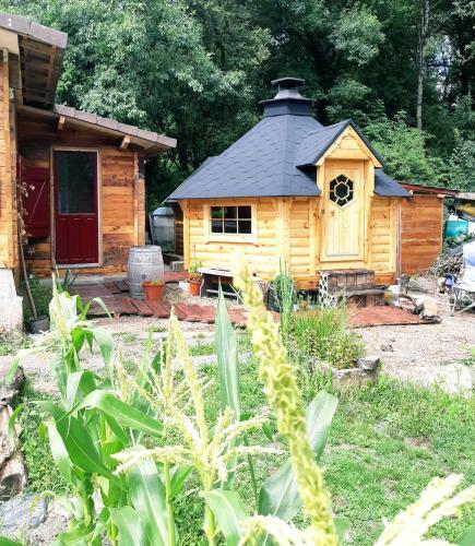 A New Lakeside Retreat For Those Who Love Nature