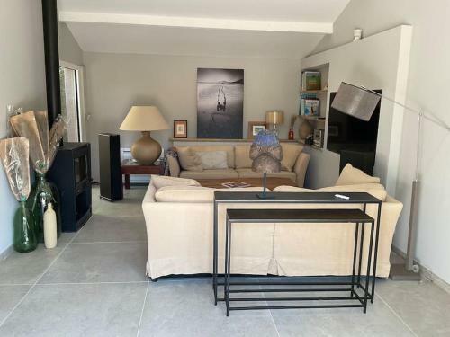 Villa de Charme Avec Piscine En Plein C?ur Du Var