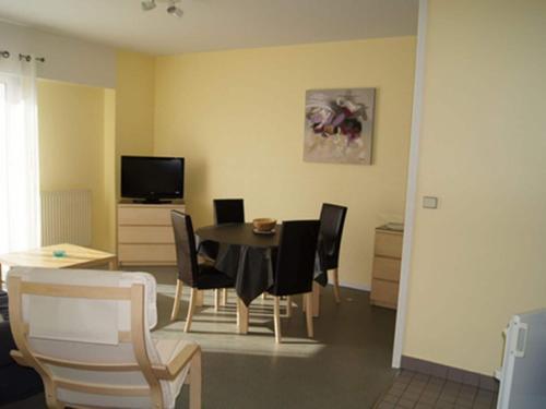 Cosy Apartment In Rochefort With Balcony