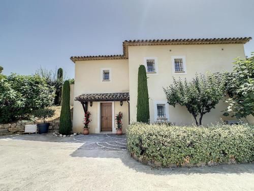 Villa Rental With Swimming Pool In Sainte-maxime