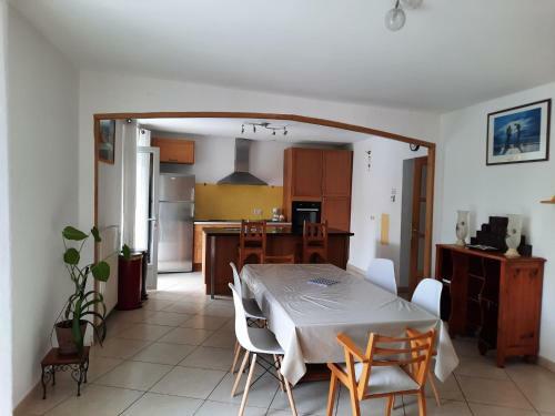 Maison De Village Spacieuse Et Agr�able