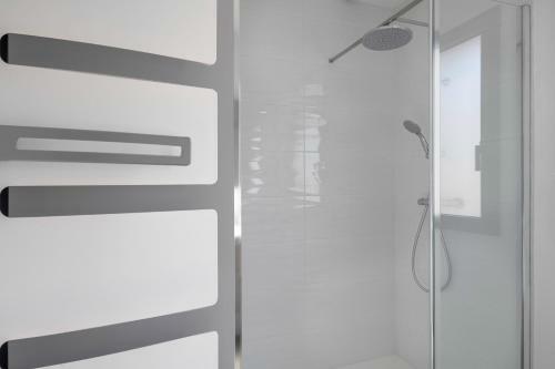 Maison Moderne Avec Piscine Et Jacuzzi Pour 15 Personnes !