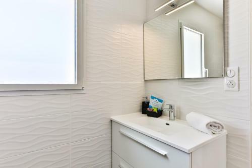 Jolie Maison Neuve Avec Jacuzzi
