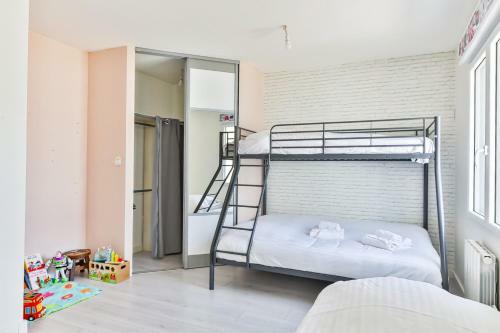 Jolie Maison � Saint Jean de Monts Avec Piscine