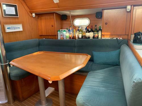 Voilier Au Ponton A Saint Rapha�l