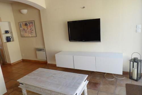 Nice 45 M With Pool-garden Near The Sea!
