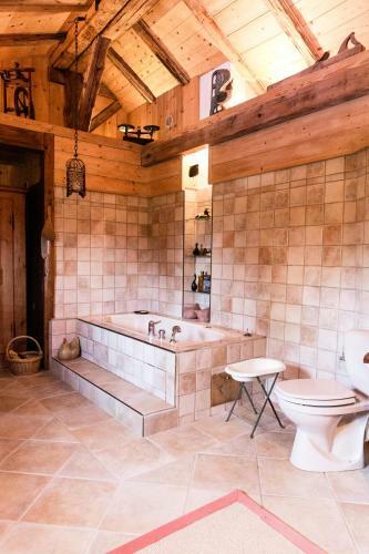 Chalet Familial Authentique Avec Jardin/chemin�e
