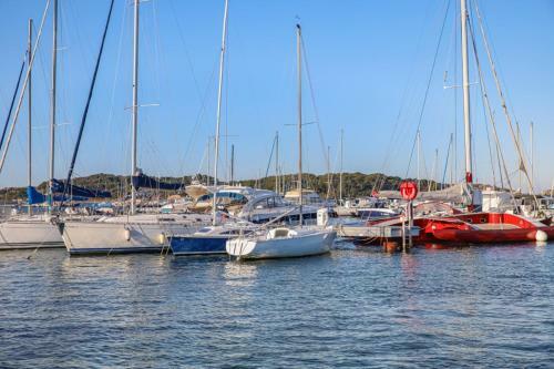 Nice 35 M With Terrace And Shared Pool