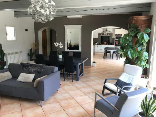Villa Maison Proven�ale Avec Piscine Et Jardin Privatifs