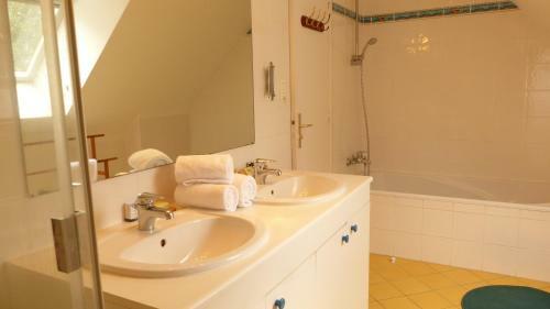 Maison Familiale 7 Pers. Avec Jardin � Vannes/s�n�