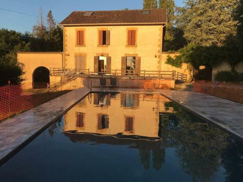 Villa Dordogne/grande Maison/7 Ch./piscine/terrain 3 Ha+