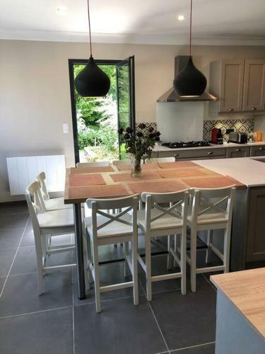 Villa Dordogne/grande Maison/7 Ch./piscine/terrain 3 Ha+