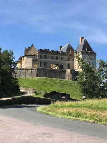 Villa Dordogne/grande Maison/7 Ch./piscine/terrain 3 Ha+