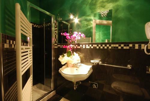 Hostal Mal� Suites