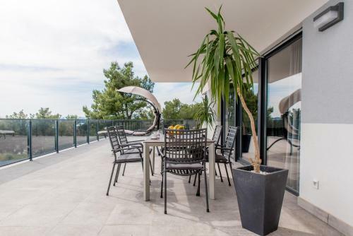 Lion's Beach Apartments