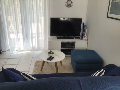 Apartments P&l - 25m From Beach