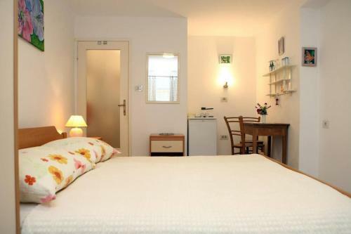 Apartment & Room Irena