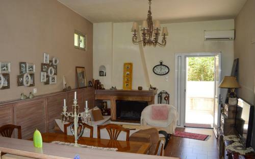 Ada's Family House